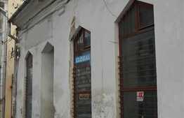 Necesita Renovare ! Vad Pietonal ! Trafic Auto !