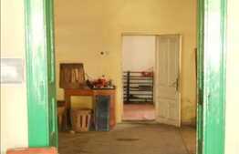 Necesita Renovare ! Vad Pietonal ! Trafic Auto !