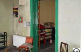 Necesita Renovare ! Vad Pietonal ! Trafic Auto !