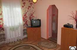 Apartament 3 camere de vanzare, 48 mp utili, zona Ciucas, cu boxa la subsol