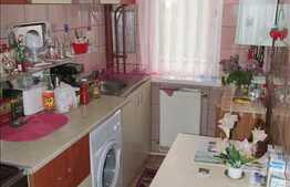 Apartament 3 camere de vanzare, 48 mp utili, zona Ciucas, cu boxa la subsol