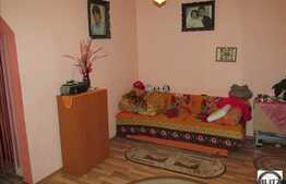 Apartament 3 camere de vanzare, 48 mp utili, zona Ciucas, cu boxa la subsol