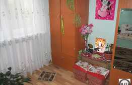 Apartament 3 camere de vanzare, 48 mp utili, zona Ciucas, cu boxa la subsol