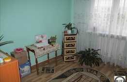 Apartament 3 camere de vanzare, 48 mp utili, zona Ciucas, cu boxa la subsol