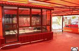 150 mp spatiu comercial situat in casa. Terasa de 200 mp !