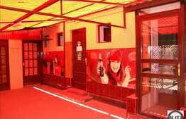 150 mp spatiu comercial situat in casa. Terasa de 200 mp !