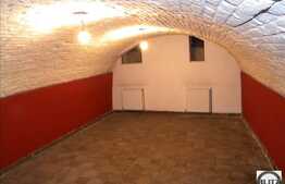 Spatiu comercial pretabil pentru magazin, cabinet, salon !