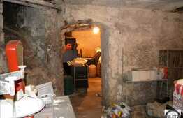 Spatiu comercial pentru actvitate de tip PUB. Necesita Renovare !