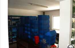 Spatiu comercial situat la parterul unui bloc. Pretabil magazin, cabinete, salon