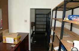 Spatiu comercial situat la parterul unui bloc. Pretabil magazin, cabinete, salon