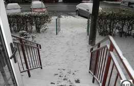 Spatiu comercial situat la parterul unui bloc. Pretabil magazin, cabinete, salon