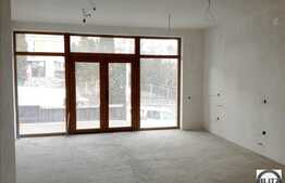 65 mp cu vitrina la strada, in zona Sigma Center