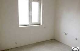 65 mp cu vitrina la strada, in zona Sigma Center