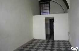 Spatiu pretabil fast food !