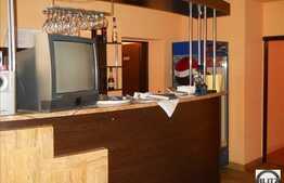 Spatiu Ultracentral potrivit pentru activitate de tip Cafenea, Bar, Salon !!