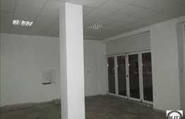 Spatiu comercial, 120 mp utili, vitrina la strada, zona Piata Karl Leibknecht!