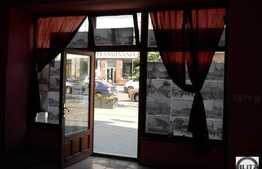 Spatiu ultracentral cu vad maxim , artera principala si pietonala  !!