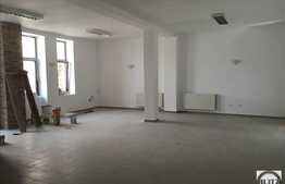 Spatiu pretabil pentru bistro, 90 mp,  cu terasa. Zona buna!