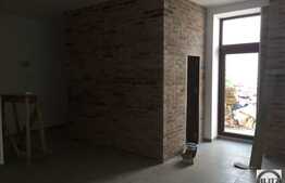 Spatiu pretabil pentru bistro, 90 mp,  cu terasa. Zona buna!