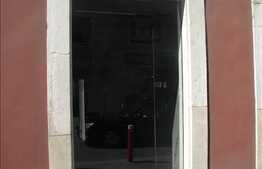 Situat la Artera Principala In Centrul Clujului ! Cafenea/ Pizzerie/Magazin !!