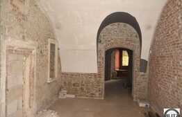 Situat la Artera Principala In Centrul Clujului ! Cafenea/ Pizzerie/Magazin !!