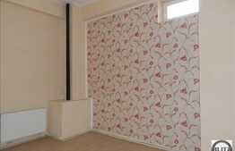 Spatiu cu destinatie multipla, 102 mp, situat la parterul unui bloc