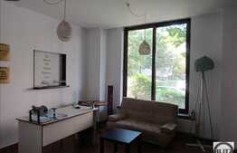 Spatiu comercial cu vitrina si acces din strada!