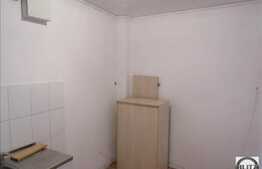 Spatiu comercial cu vitrina si acces din strada!