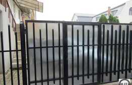 Spatiu comercial cu vitrina si acces din strada!