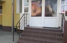 Spatiu comercial cu vitrina si acces din strada