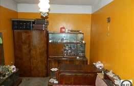 70 mp, 3 camere decomandate in zona strazii Bucuresti. Garaj si boxa!