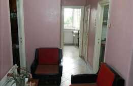 70 mp, 3 camere decomandate in zona strazii Bucuresti. Garaj si boxa!