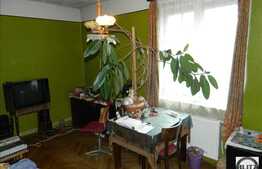 70 mp, 3 camere decomandate in zona strazii Bucuresti. Garaj si boxa!