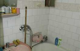 70 mp, 3 camere decomandate in zona strazii Bucuresti. Garaj si boxa!