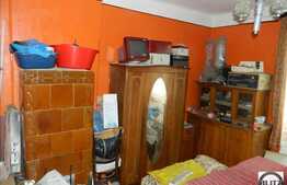 70 mp, 3 camere decomandate in zona strazii Bucuresti. Garaj si boxa!