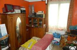 70 mp, 3 camere decomandate in zona strazii Bucuresti. Garaj si boxa!