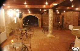 Finisaje piatra naturala, lemn masiv 243 mp pentru club, restaurant!