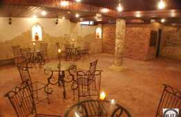 Finisaje piatra naturala, lemn masiv 243 mp pentru club, restaurant!