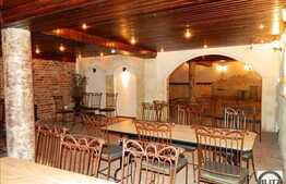 Finisaje piatra naturala, lemn masiv 243 mp pentru club, restaurant!