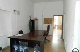 Spatiu cu acces din strada 135 mp! Vitrina 4 m!