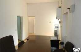 Spatiu cu acces din strada 135 mp! Vitrina 4 m!