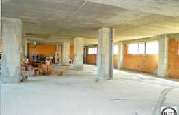 Spatiu comercial de vanzare, 966 mp, imobil finalizat recent