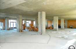Spatiu comercial de vanzare, 966 mp, imobil finalizat recent