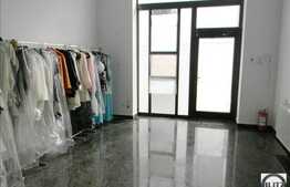 Vitrine la strada in zona ultracentrala. Trafic auto si vad garantat!