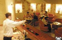 Spatiu la demisol, finisat, 117 mp utili, zona Piata Muzeului