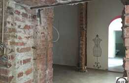 Spatiu cu vad comercial si vizibilitate buna, 3 intrari