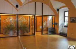 Spatiu comercial de inchiriat, finisaje moderne, zona Piata Unirii!