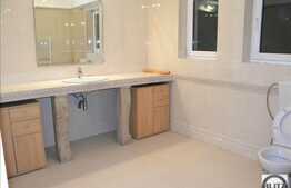 Inchiriere spatiu birouri, 360 mp utili, curte 250 mp, 2 terase, garaj dublu!