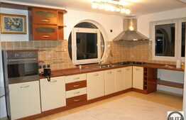 Inchiriere spatiu birouri, 360 mp utili, curte 250 mp, 2 terase, garaj dublu!