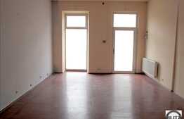 Spatiu comercial, zona strazii Motilor, vitrina de 3 ml, 80 mp utili